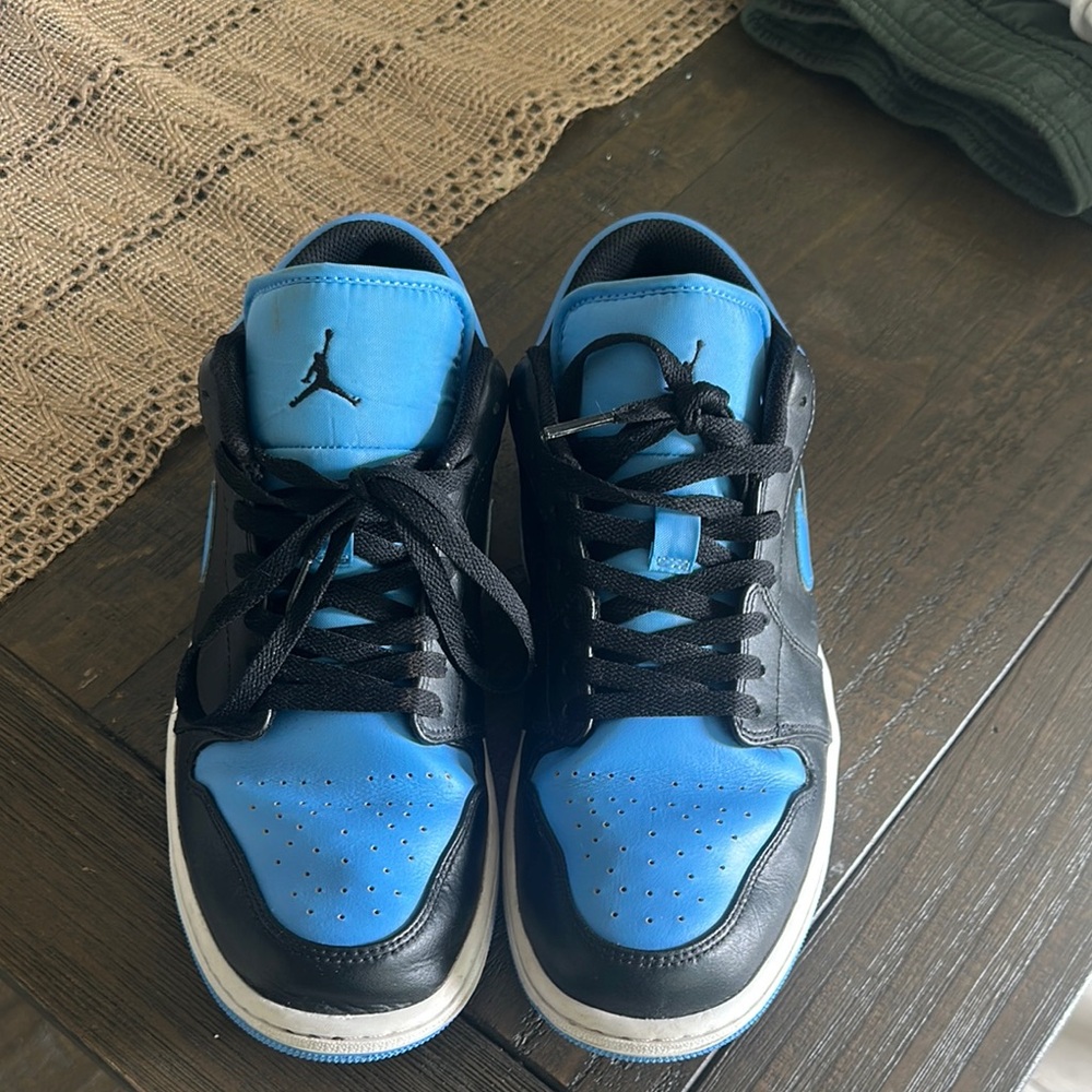 Jordan Men's Black and Blue Athletic Shoes